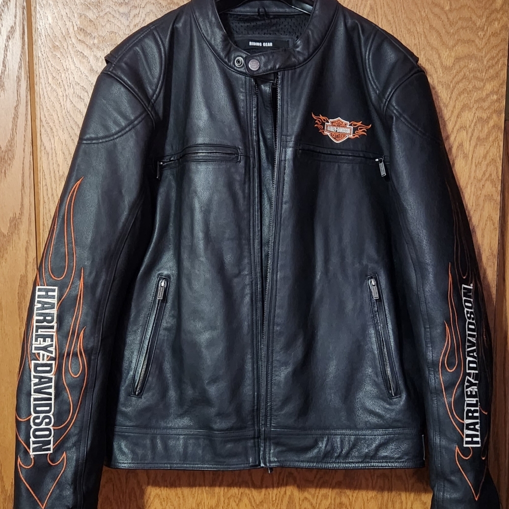 Mens XL Harley Davidson Leather Flame Accent Riding Jacket, Top of the Line.